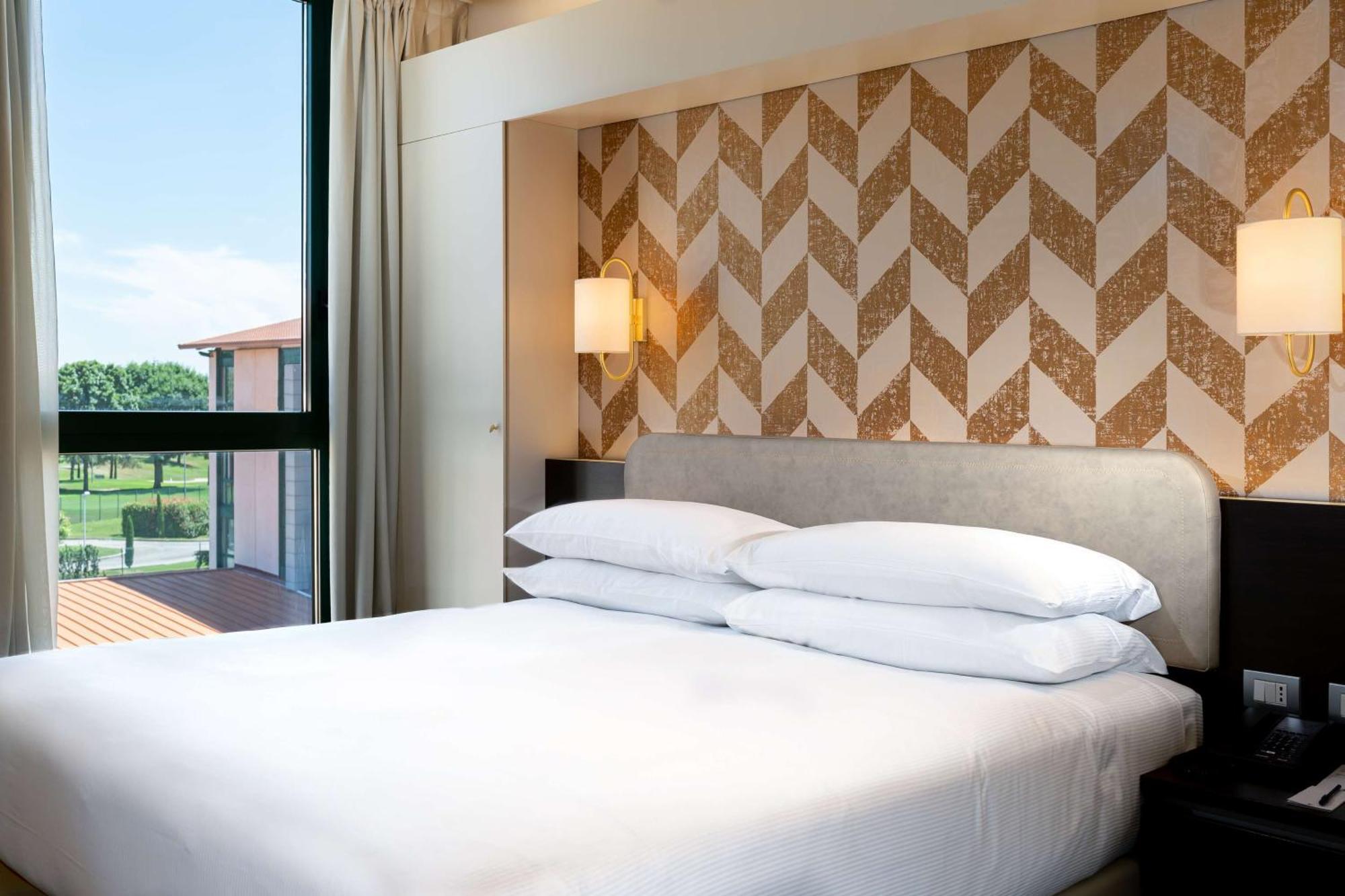 Doubletree By Hilton Milan Malpensa Solbiate Olona 호텔 외부 사진
