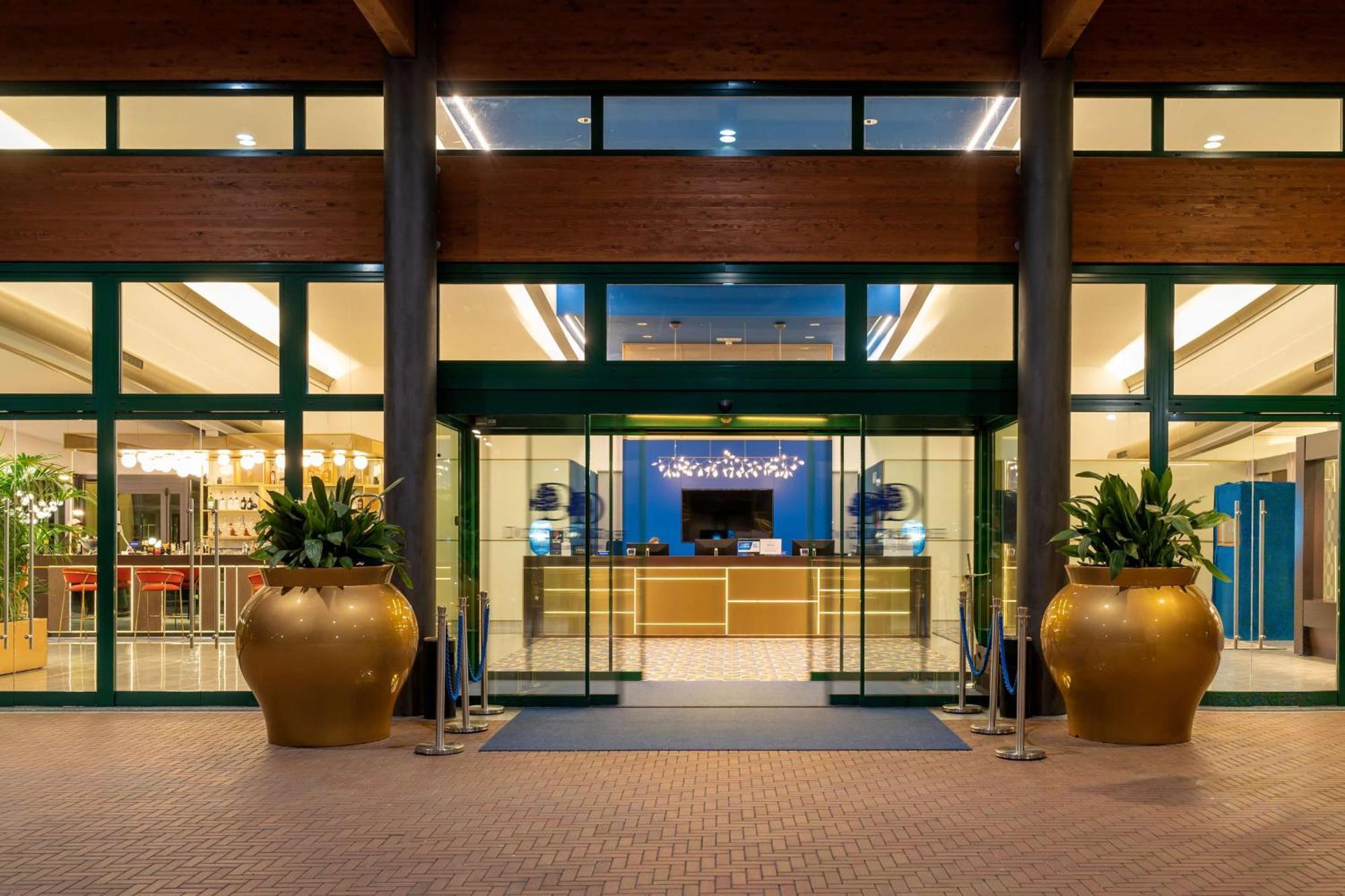 Doubletree By Hilton Milan Malpensa Solbiate Olona 호텔 외부 사진